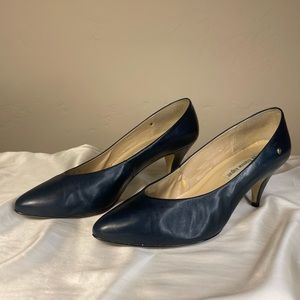 Vintage Étienne Aigner kitten heels